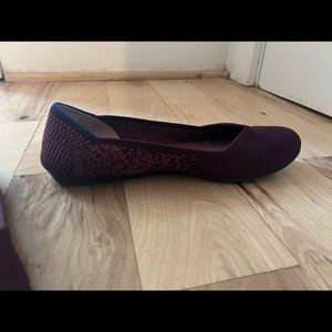 Size 8 purple Rothy’s.  Worn a few times.